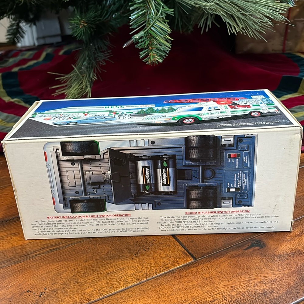 NEW (VTG) 1994 30th Anniversary HESS Trucks Rescue Truck - Picture 3 of 5